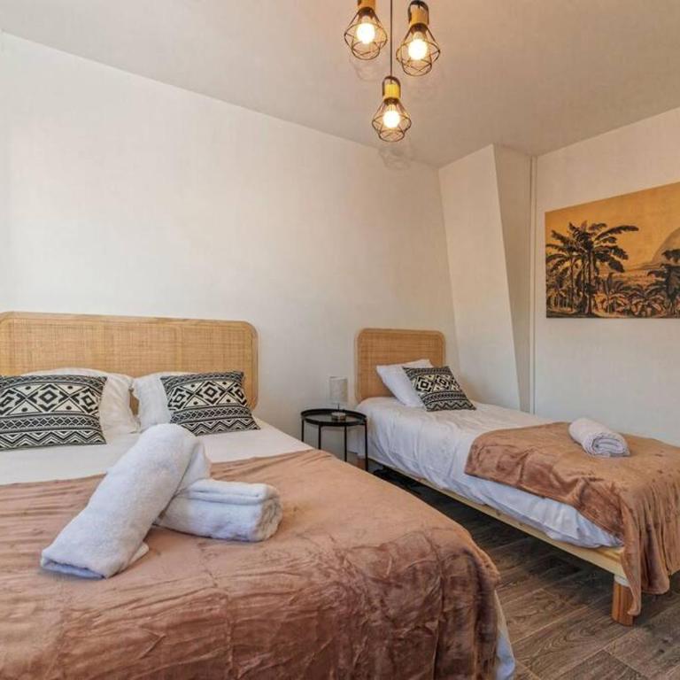 VILLE ET VOLCANS - Grand gite proche centre-ville pour 24 personnes - Maison de Vacances - 35
