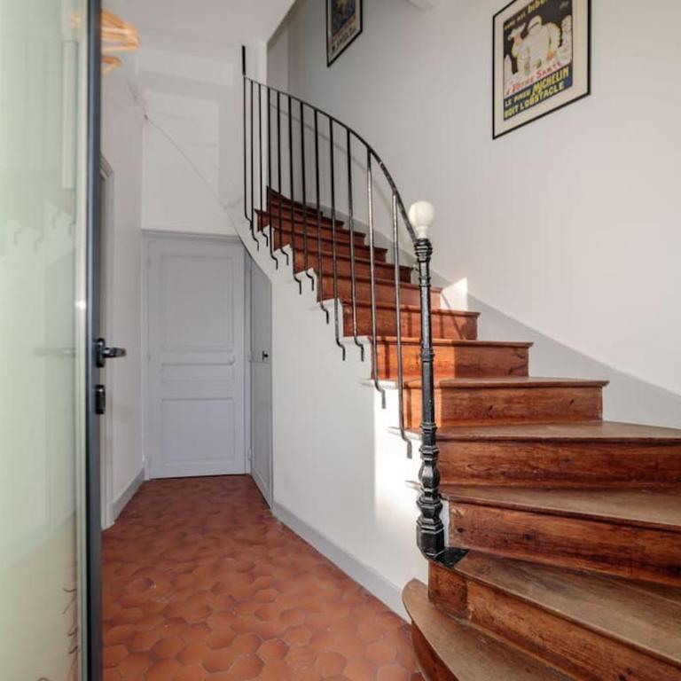 VILLE ET VOLCANS - Grand gite proche centre-ville pour 24 personnes - Maison de Vacances - 38