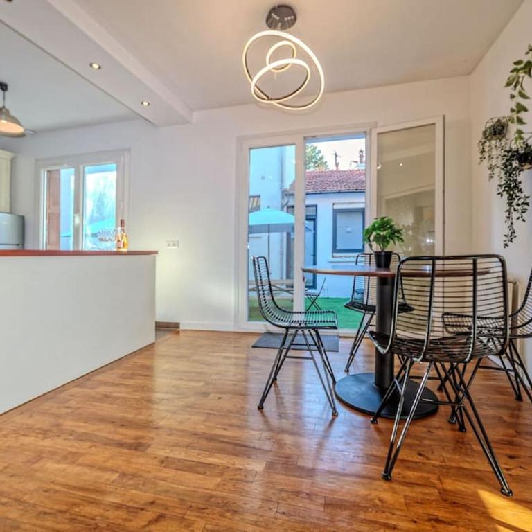 VILLE ET VOLCANS - Grand gite proche centre-ville pour 24 personnes - Maison de Vacances - 39