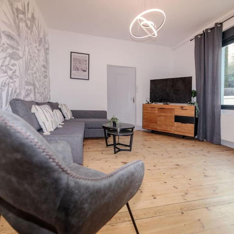 VILLE ET VOLCANS - Grand gite proche centre-ville pour 24 personnes - Maison de Vacances - 44