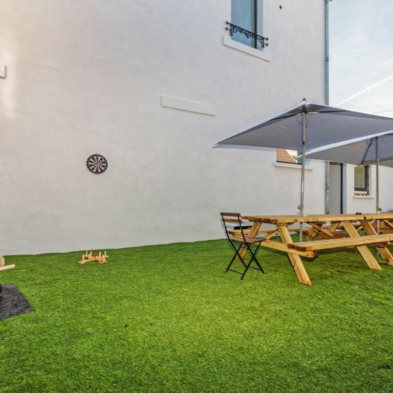 VILLE ET VOLCANS - Grand gite proche centre-ville pour 24 personnes - Maison de Vacances - 46