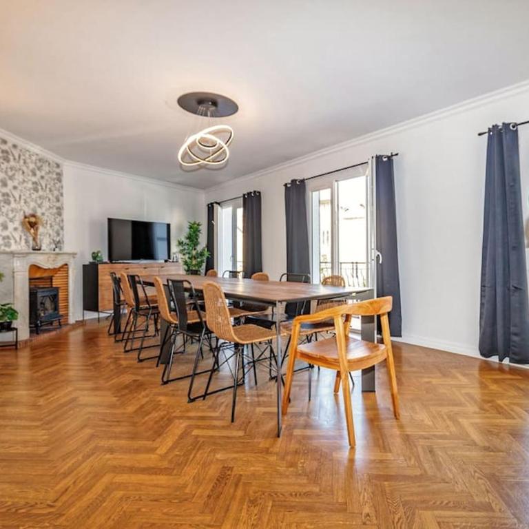 VILLE ET VOLCANS - Grand gite proche centre-ville pour 24 personnes - Maison de Vacances - 49