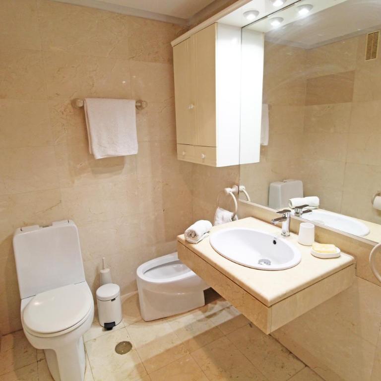 Castle views. Terrace. Design style. AC. Wifi. Refurbished. Supercentric. - Two-Bedroom Apartment - 37