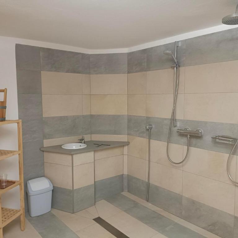 Haus Moser - Apartment mit 3 Schlafzimmern und Dusche - 2