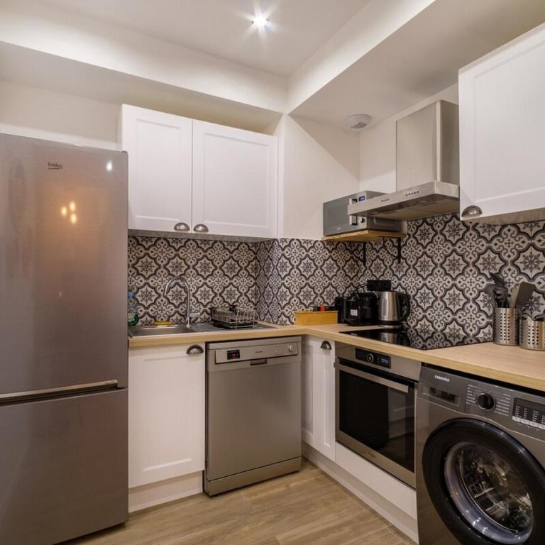Charmant pour 6 au Cœur d'Antibes - Apartment - 6