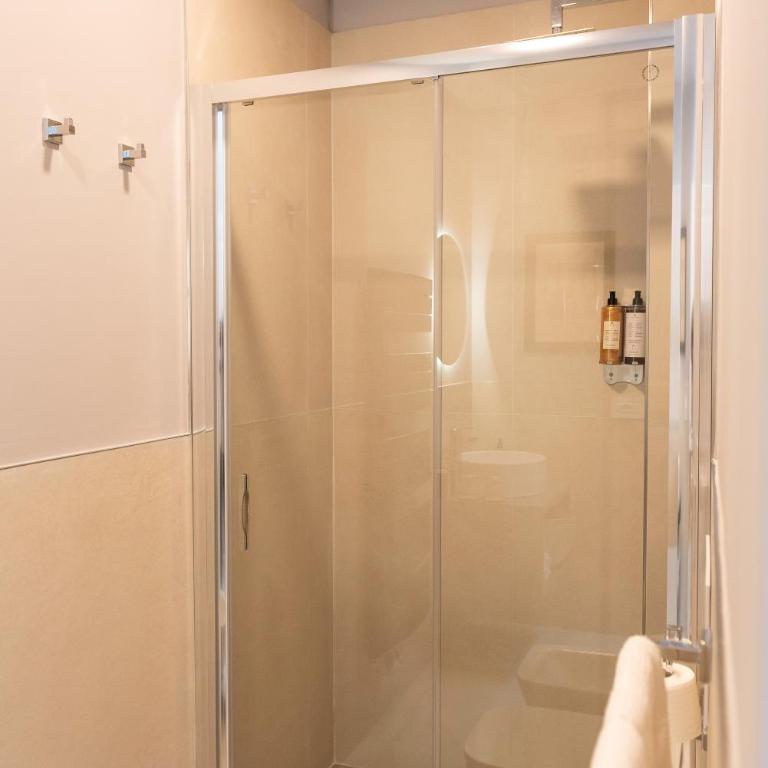 Regina Boutique Suites - Junior Suite Deluxe - 9