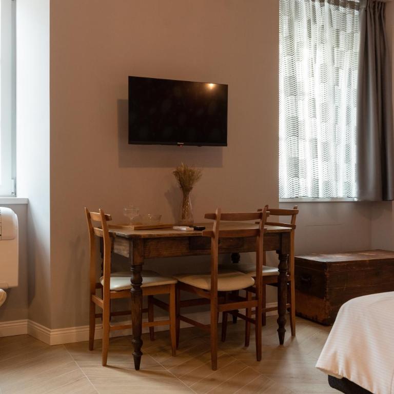 Regina Boutique Suites - Junior Suite - 4