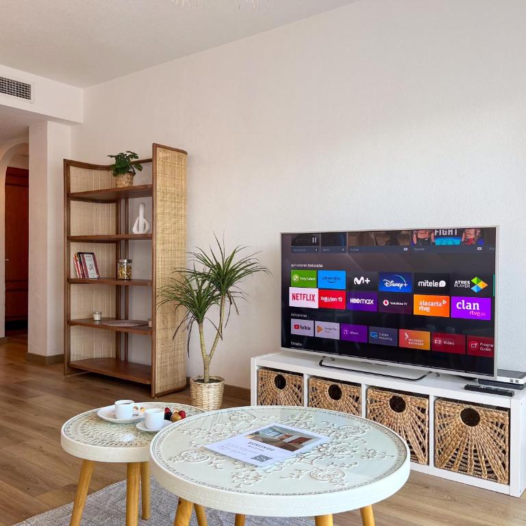 Appartement spacieux avec terrasse et piscine - Two-Bedroom Apartment - 3