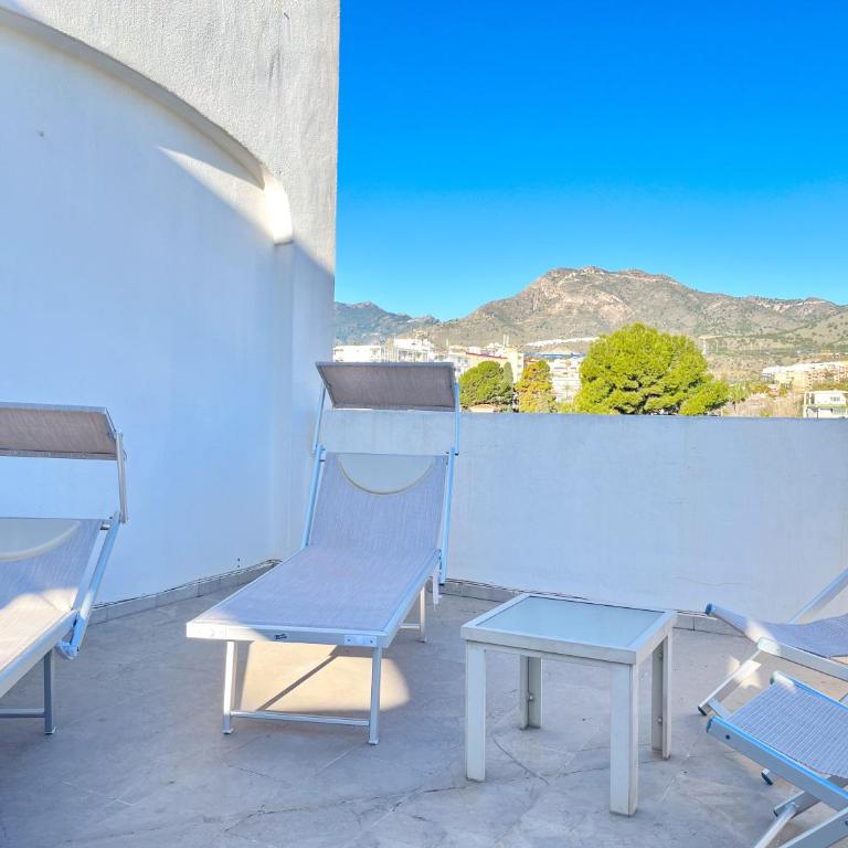 Appartement spacieux avec terrasse et piscine - Two-Bedroom Apartment - 17