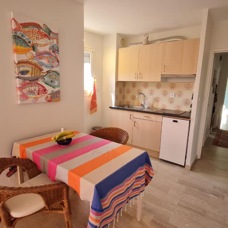 Appartement 2 pièces avec garage au centre, à 50m de la plage, climatisé - FR-1-780-36 - Apartamento - 4