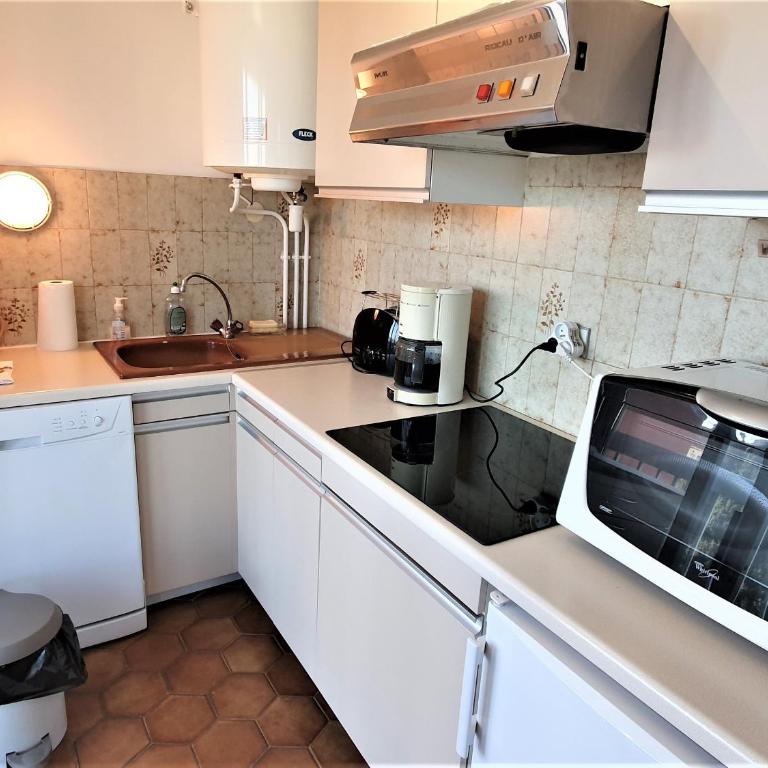 Studio à Sainte-Maxime avec parking, balcon, animaux admis - FR-1-780-37 - Apartment - 4