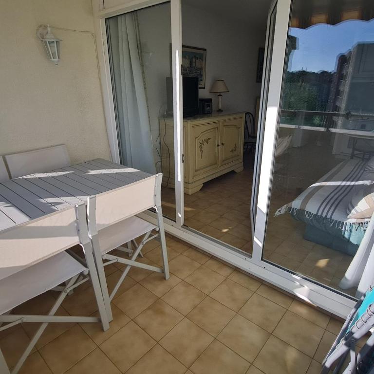 Appartement 2 pièces avec balcon, piscine et parking privatif à Sainte-Maxime - FR-1-780-40 - Apartamento - 1