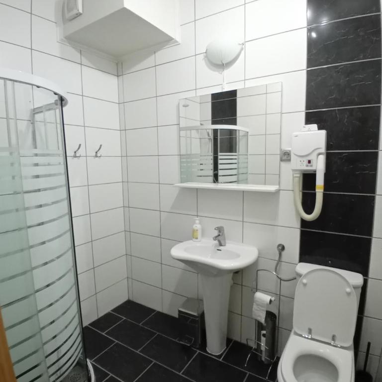 Pansion San - Quadruple Room with Private Bathroom - 4