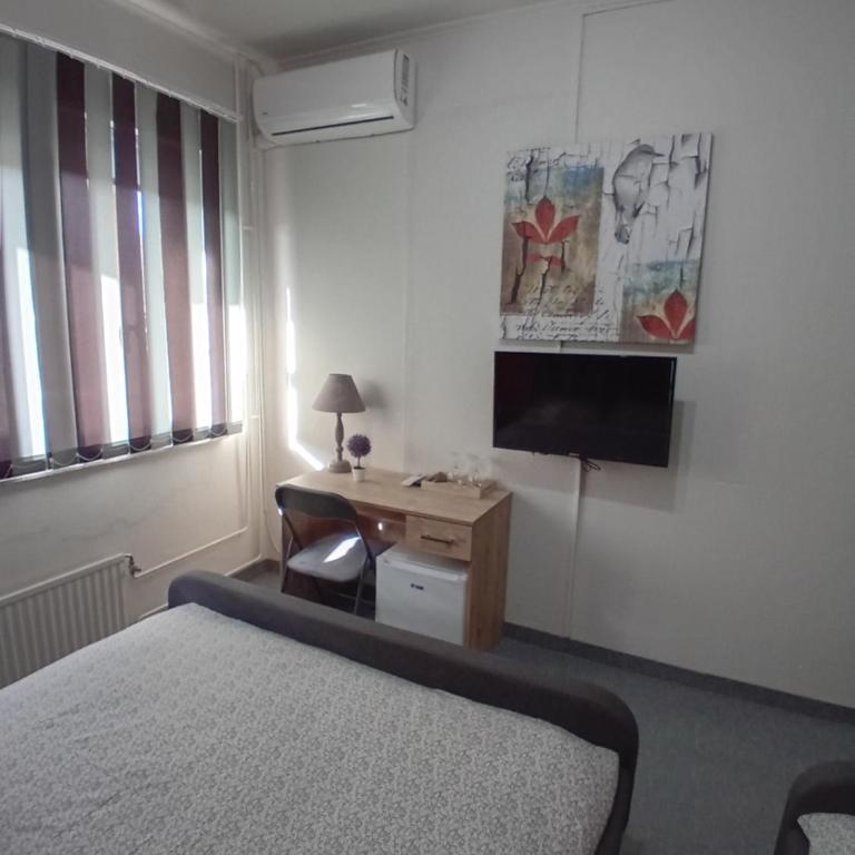 Pansion San - Triple Room with Private Bathroom - 4