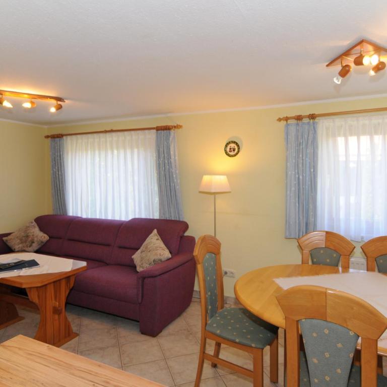 Gästehaus Stefanie - Apartment mit 2 Schlafzimmern und Balkon - 1