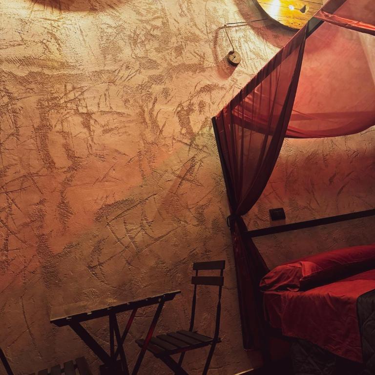 BLACK HOLE ROOMS - One-Bedroom House - 31