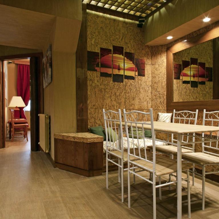 Back to 70's-Modern and Terrace - Apartment mit 2 Schlafzimmern - 9