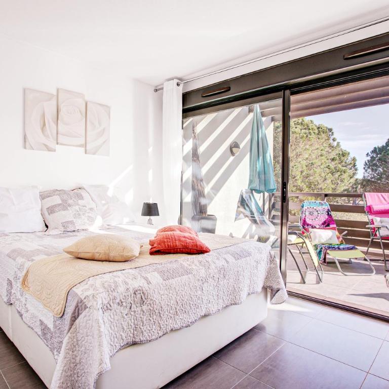 VERT Paradis ST CYPRIEN GOLF CLAIR 3 étoiles, 80 m2 avec Terrasse Pergola, Vue apaisante sur Pins parasols, 2è étage, 2 chambres, 3 CLIM, WIFI - Piscine, Parking et Park à vélos, Ascenseur - en Option Linge, Ménage - Pistes cyclables, Mer à proximité - Two-Bedroom Apartment - 8