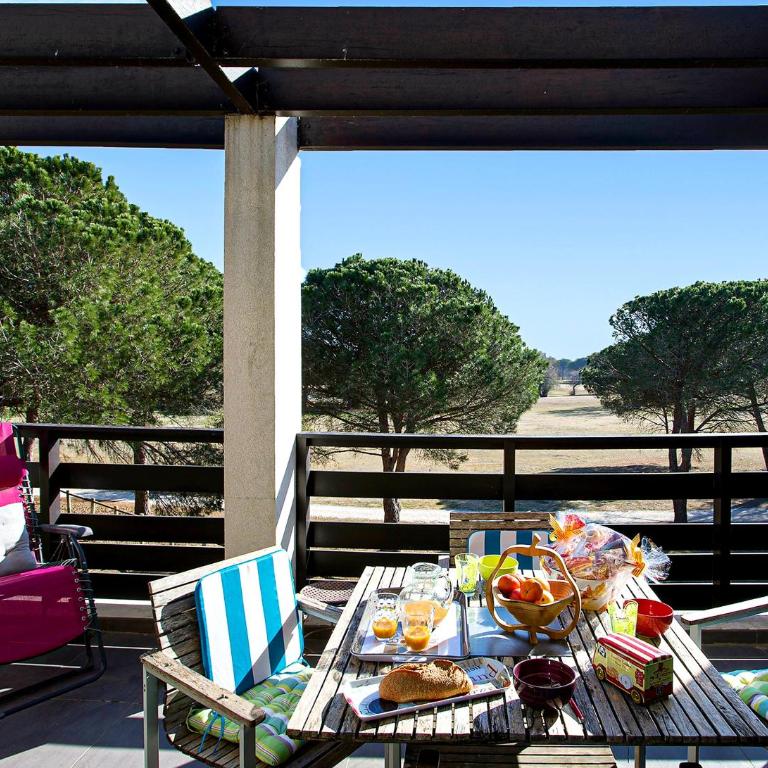 VERT Paradis ST CYPRIEN GOLF CLAIR 3 étoiles, 80 m2 avec Terrasse Pergola, Vue apaisante sur Pins parasols, 2è étage, 2 chambres, 3 CLIM, WIFI - Piscine, Parking et Park à vélos, Ascenseur - en Option Linge, Ménage - Pistes cyclables, Mer à proximité - Two-Bedroom Apartment - 16