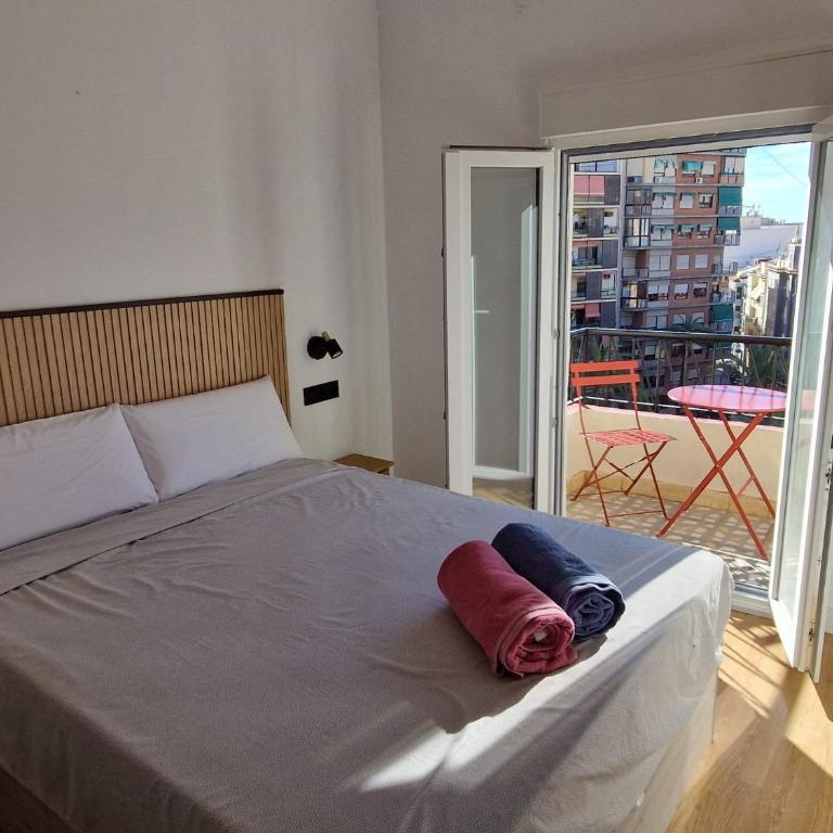 Espacioso, luminoso, coqueto, muy céntrico y totalmente reformado en 2024 - Apartment - 3