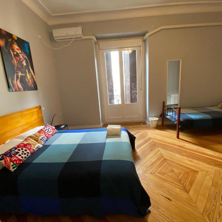 Arc House Madrid - Puerta del Sol Only Adults - Quadruple Room with Private Bathroom - 1