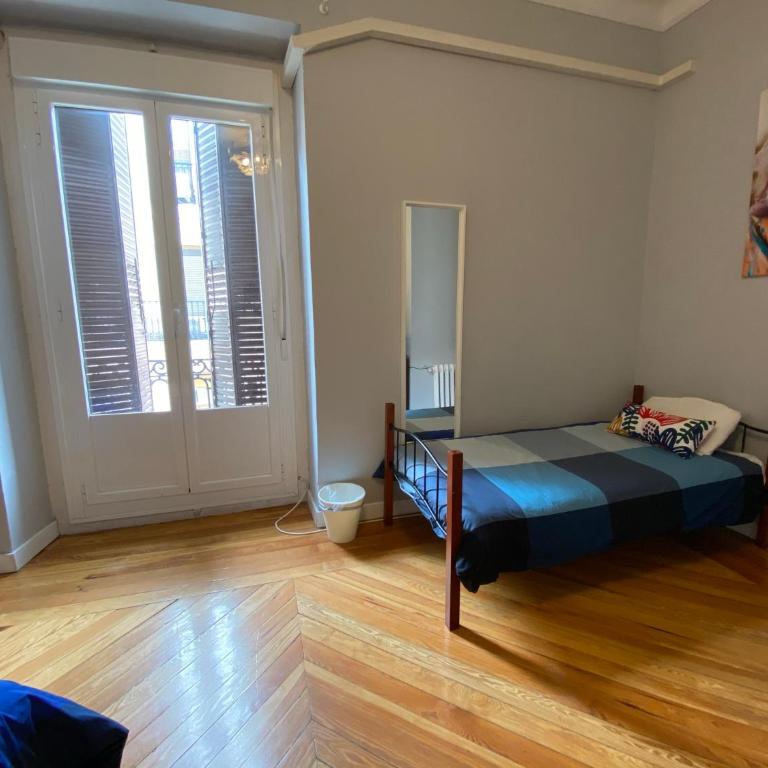 Arc House Madrid - Puerta del Sol Only Adults - Quadruple Room with Private Bathroom - 8