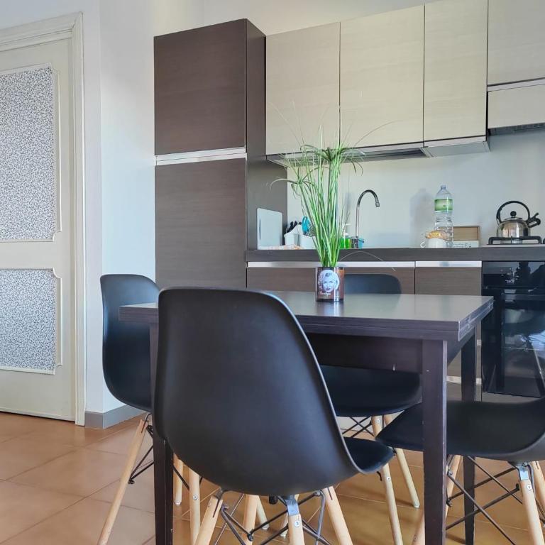 Home of Fame - home gallery with fully equipped kitchen, separate entrance, free parking - One-Bedroom Apartment - 26