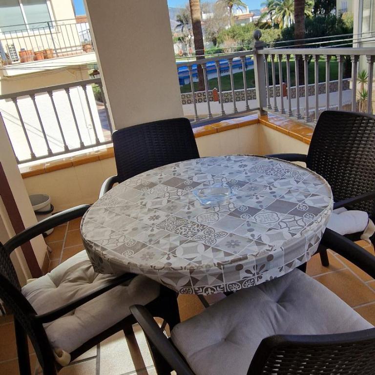 Apartamentos Latin - Apartamento de 2 dormitorios con vistas a la piscina - 13