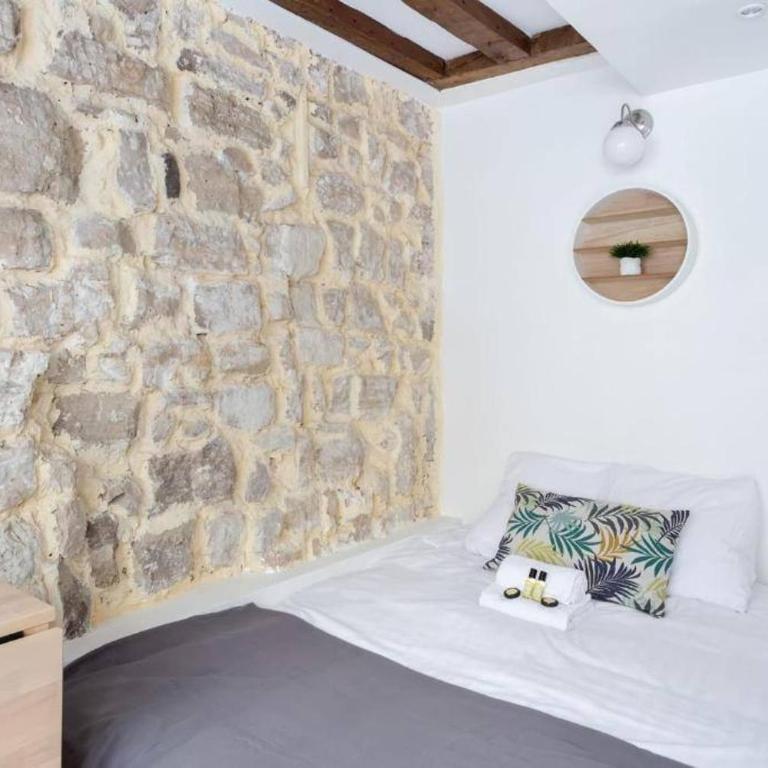 Lou - Stylish Studio Montorgueil Historic Heights - One-Bedroom Apartment - 7
