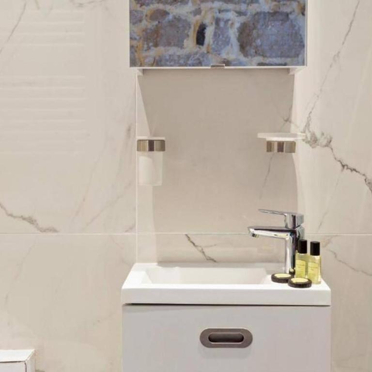Lou - Stylish Studio Montorgueil Historic Heights - One-Bedroom Apartment - 19