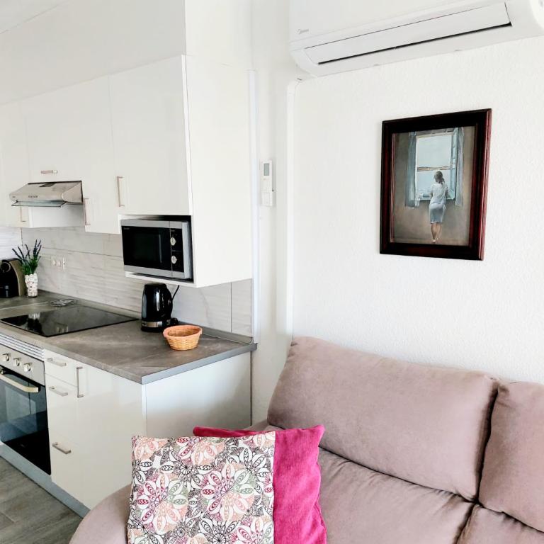 Los Geranios Apartment with Amazing Sea View Air Conditioned - One-Bedroom Apartment - 7
