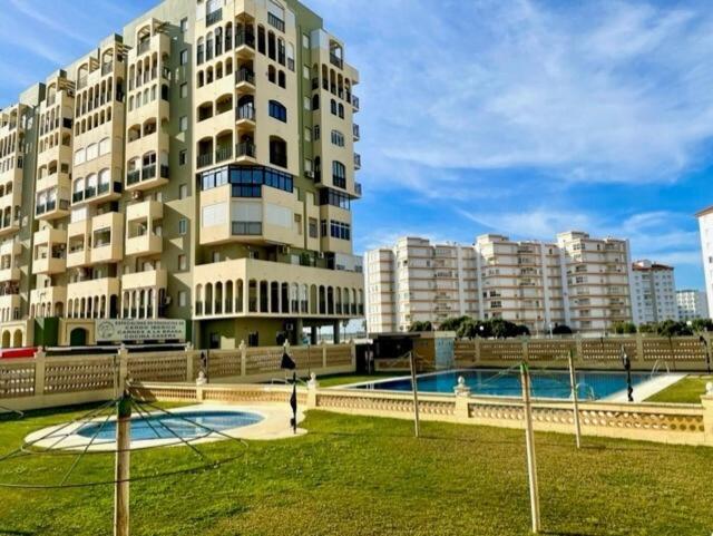 GATU DULCE junto playa, terraza, aire acc, parking, piscina , " Preferente mayores de 21 años y familias " - Apartamento con vistas al mar - 14