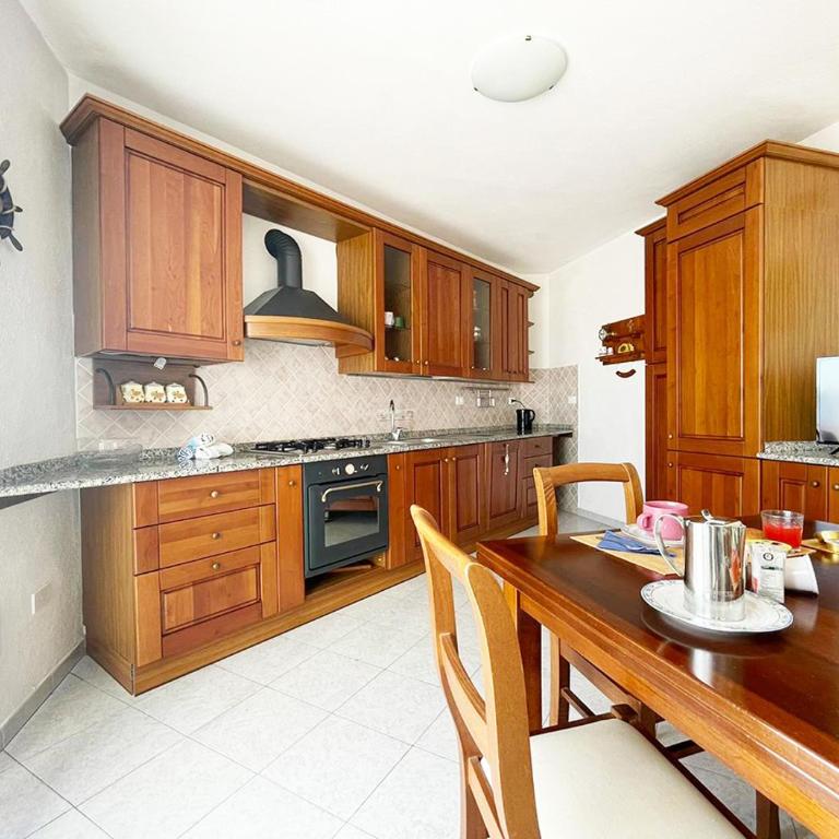 LaureLiving Holiday Home Supramare - Appartamento con 3 Camere da Letto - 4