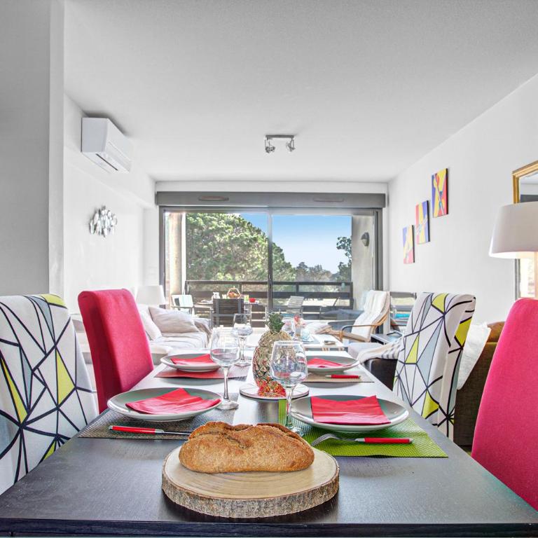 VERT Paradis ST CYPRIEN GOLF CLAIR 3 étoiles, 80 m2 avec Terrasse Pergola, Vue apaisante sur Pins parasols, 2è étage, 2 chambres, 3 CLIM, WIFI - Piscine, Parking et Park à vélos, Ascenseur - en Option Linge, Ménage - Pistes cyclables, Mer à proximité - Two-Bedroom Apartment - 23