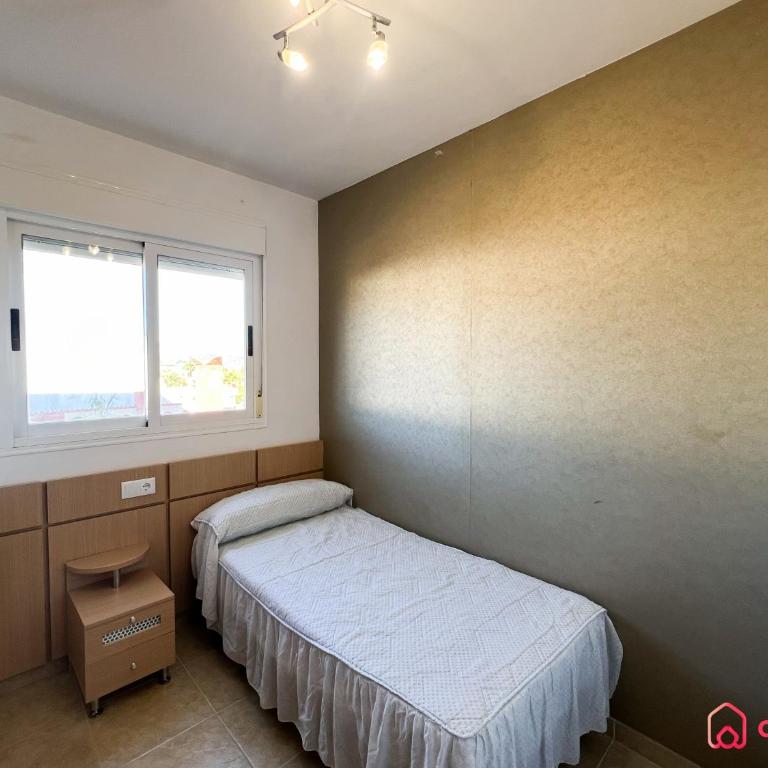 Amplio y Familiar bien ubicado - Apartamento de 3 dormitorios - 50