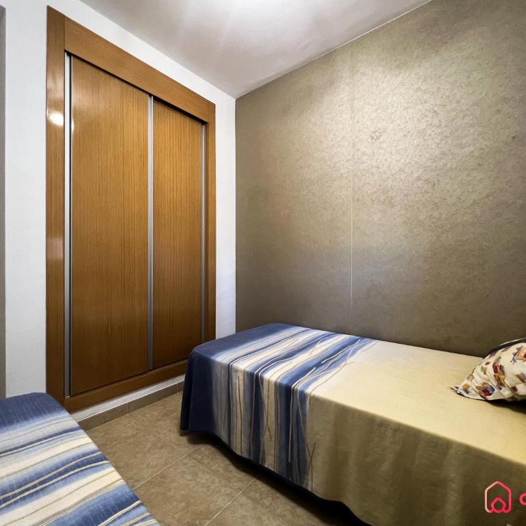Amplio y Familiar bien ubicado - Apartamento de 3 dormitorios - 54