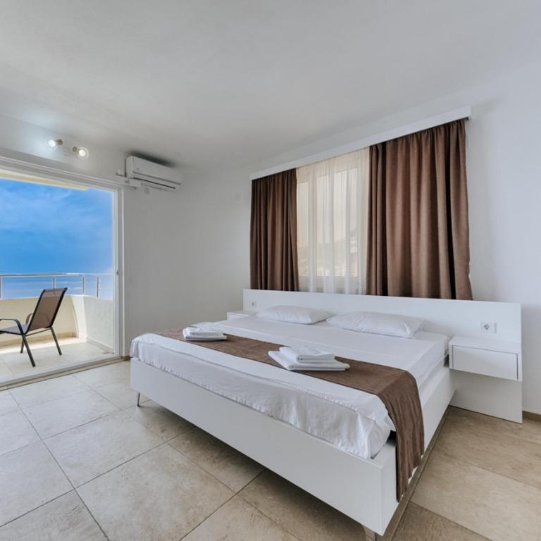 MonteCasa Seaview Rooms - One-Bedroom Apartment - 9