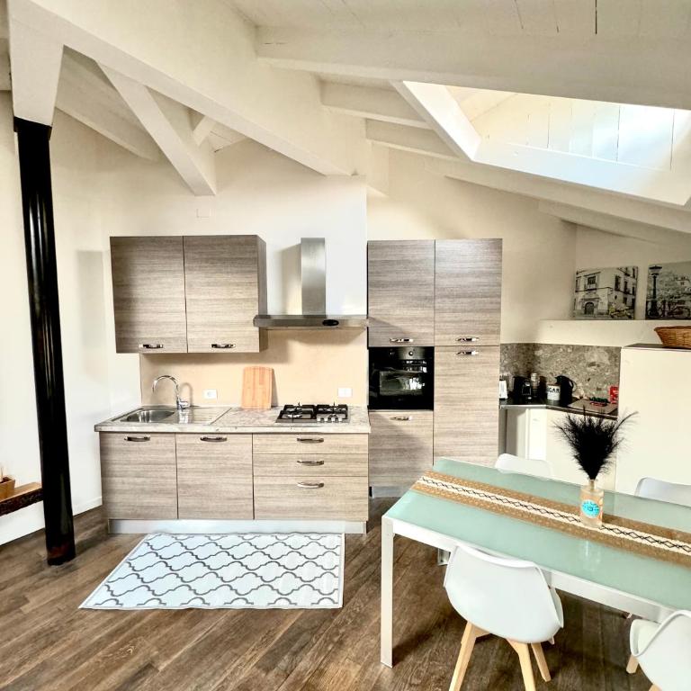 BRIDGE Apt Brescia - Netflix - wifi - Appartamento con 2 Camere da Letto - 4