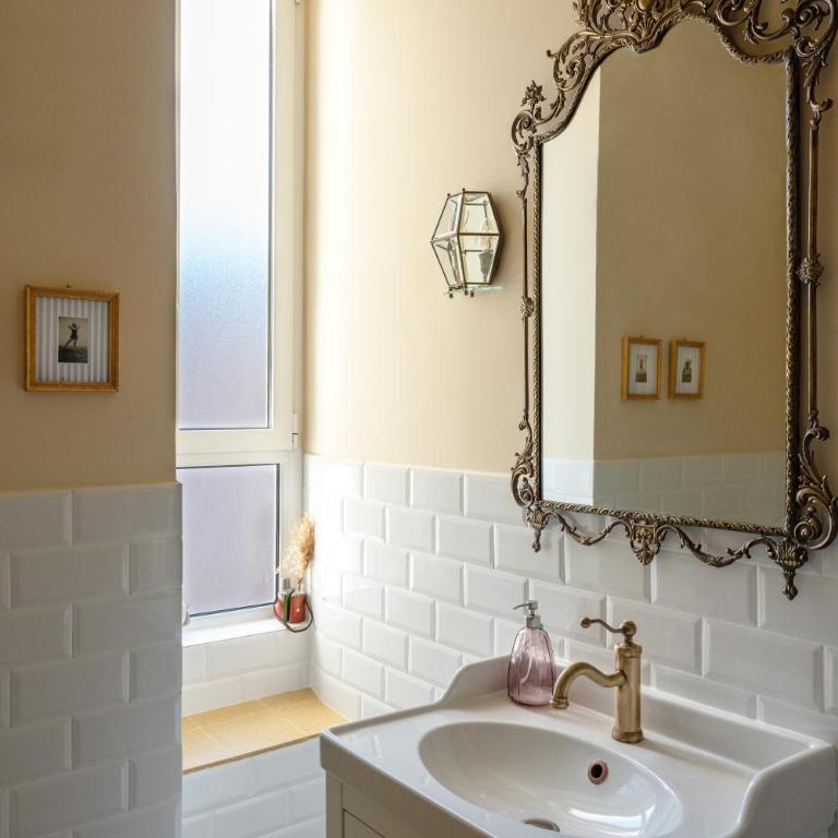 Casa Storica anni '30: da Fedro e Bianca - Appartamento con 2 Camere da Letto - 16