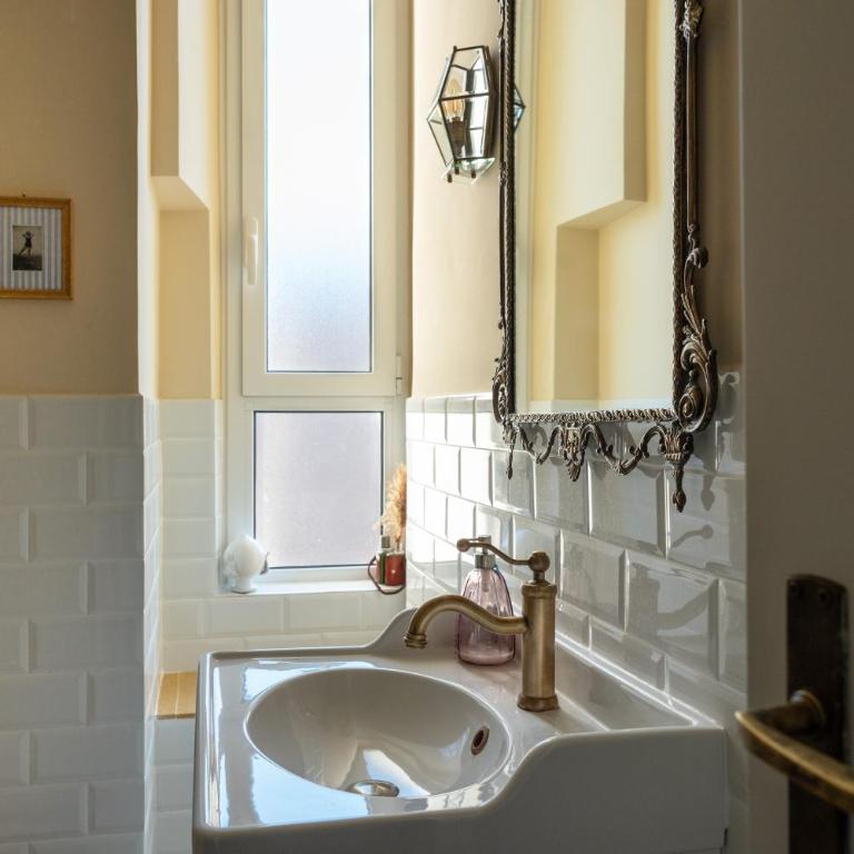 Casa Storica anni '30: da Fedro e Bianca - Appartamento con 2 Camere da Letto - 15