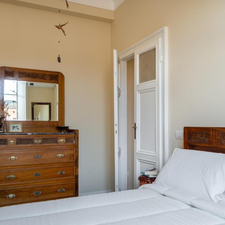 Casa Storica anni '30: da Fedro e Bianca - Appartamento con 2 Camere da Letto - 8
