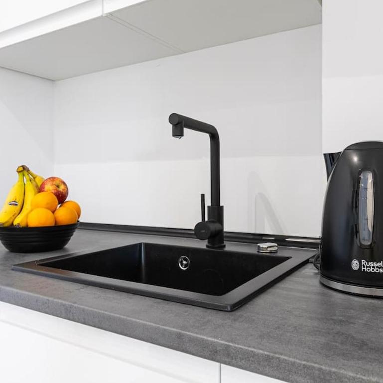 MARBELLA HOME RENTALS - Marina Banus, Puerto Banus, 2BR Luminous pool & parking - Two-Bedroom Apartment - 9
