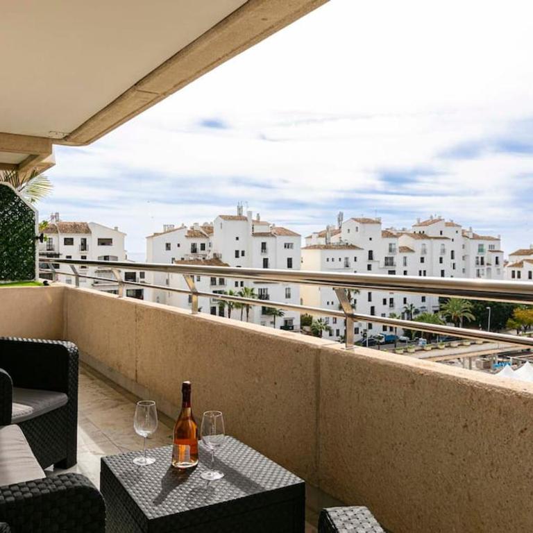 MARBELLA HOME RENTALS - Marina Banus, Puerto Banus, 2BR Luminous pool & parking - Two-Bedroom Apartment - 15