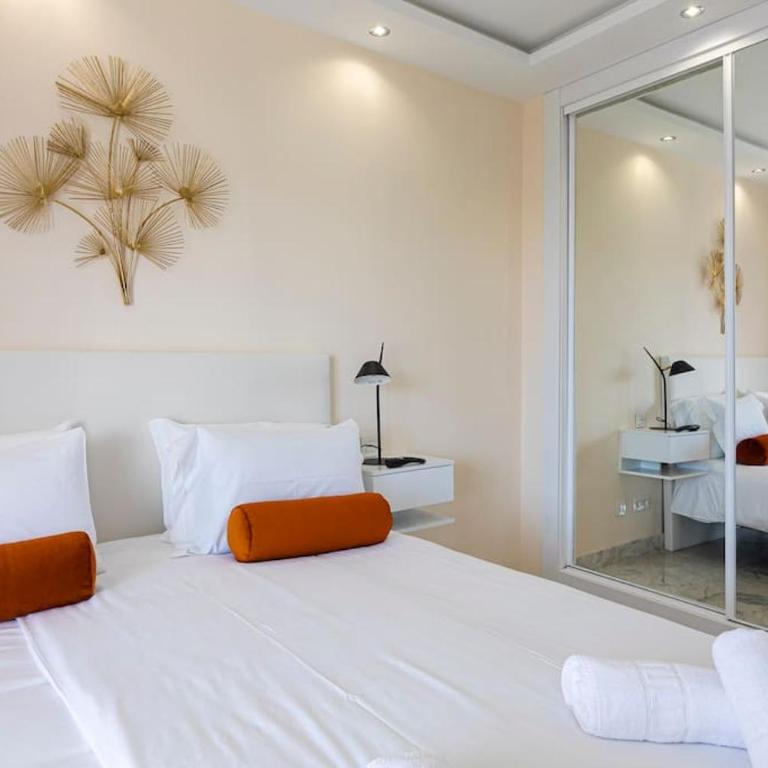 MARBELLA HOME RENTALS - Marina Banus, Puerto Banus, 2BR Luminous pool & parking - Two-Bedroom Apartment - 17