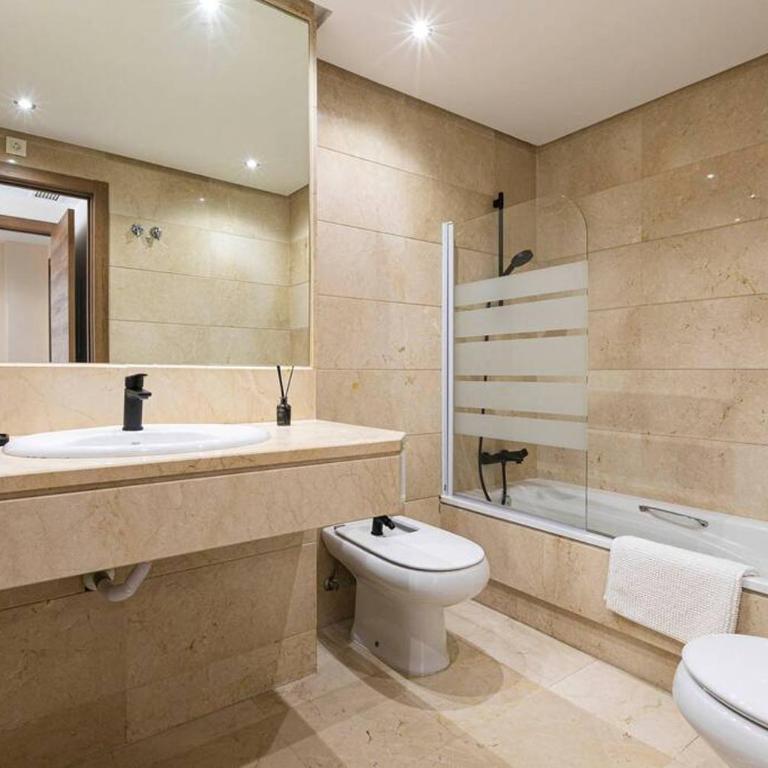 MARBELLA HOME RENTALS - Marina Banus, Puerto Banus, 2BR Luminous pool & parking - Two-Bedroom Apartment - 23