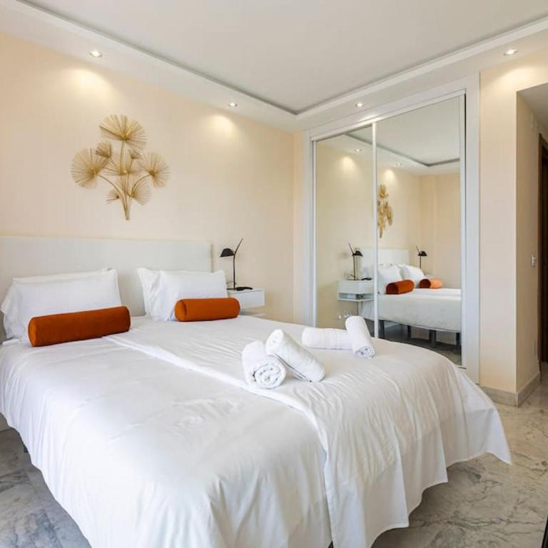 MARBELLA HOME RENTALS - Marina Banus, Puerto Banus, 2BR Luminous pool & parking - Two-Bedroom Apartment - 25