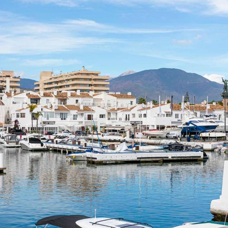 MARBELLA HOME RENTALS - Marina Banus, Puerto Banus, 2BR Luminous pool & parking - Two-Bedroom Apartment - 31
