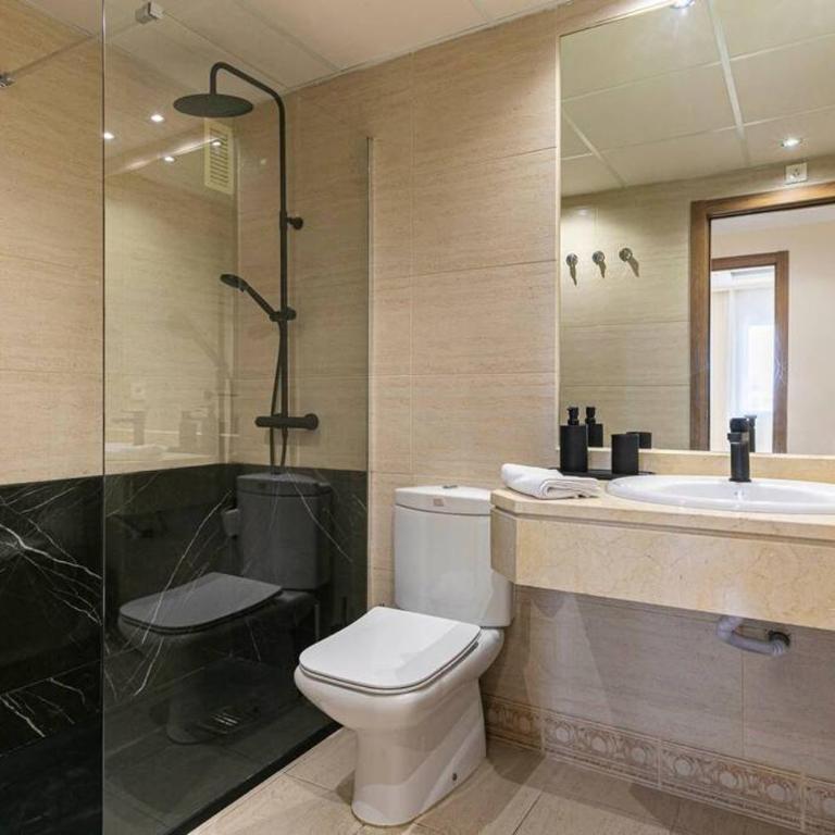 MARBELLA HOME RENTALS - Marina Banus, Puerto Banus, 2BR Luminous pool & parking - Two-Bedroom Apartment - 36