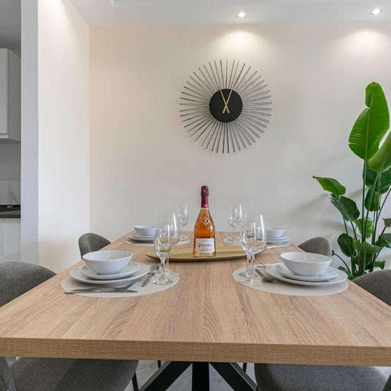 MARBELLA HOME RENTALS - Marina Banus, Puerto Banus, 2BR Luminous pool & parking - Two-Bedroom Apartment - 38