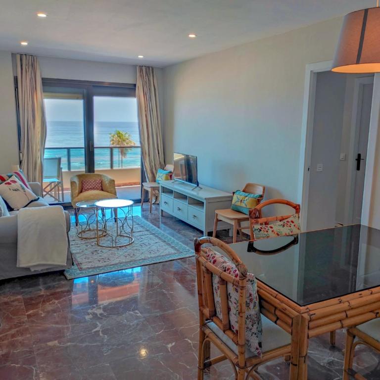 Precioso piso a orillas del mar en Fuengirola - Two-Bedroom Apartment - 14